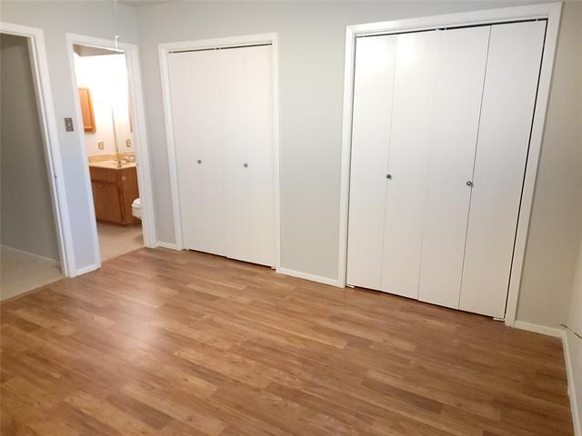 Building Photo - 1104 Suburban Dr