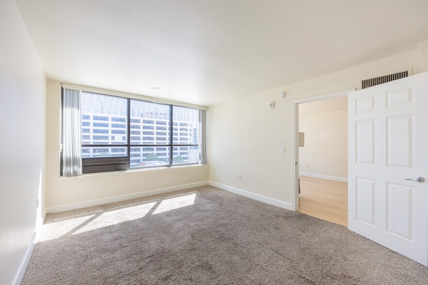Building Photo - 450 N Arlington Ave