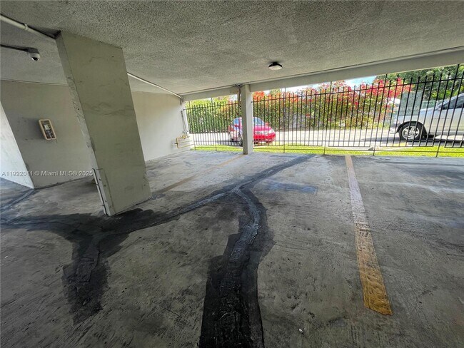 Building Photo - 13455 NE 10th Ave