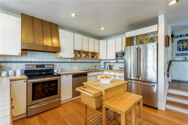 Building Photo - 25 Ocean Heights Rd