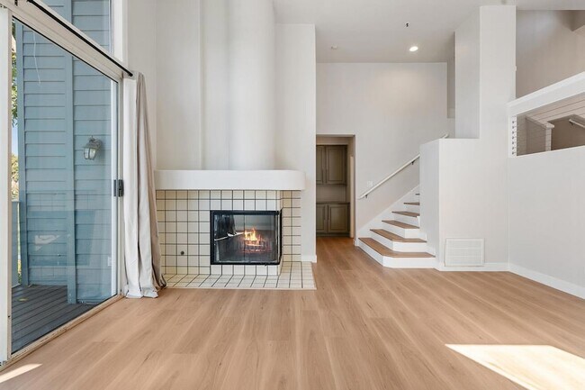 Building Photo - 845 Columbia Cir