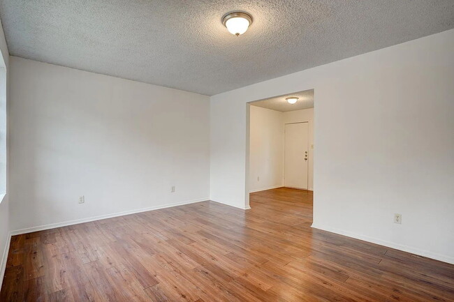 Building Photo - 748 Martindale Rd