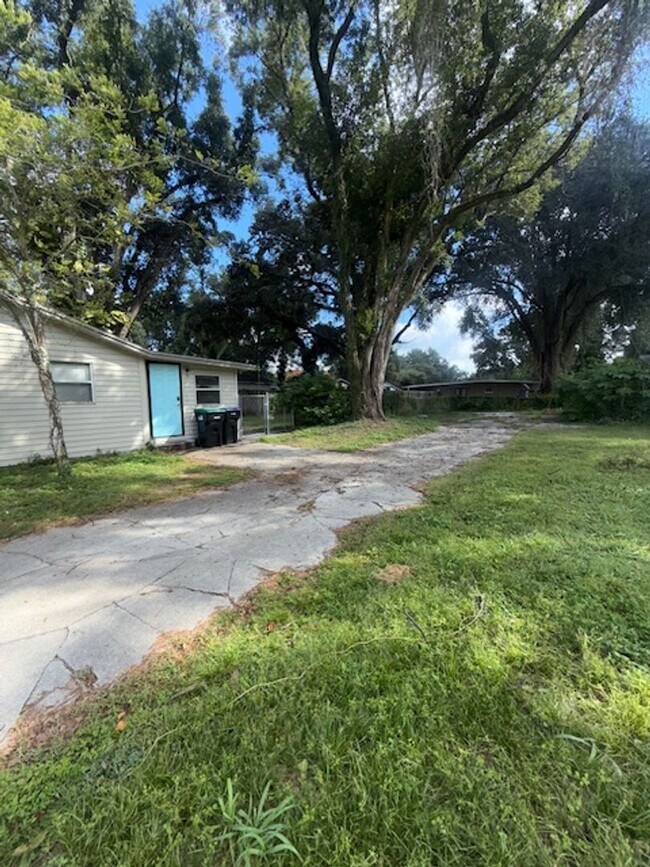 Building Photo - 1319 Francis Ave