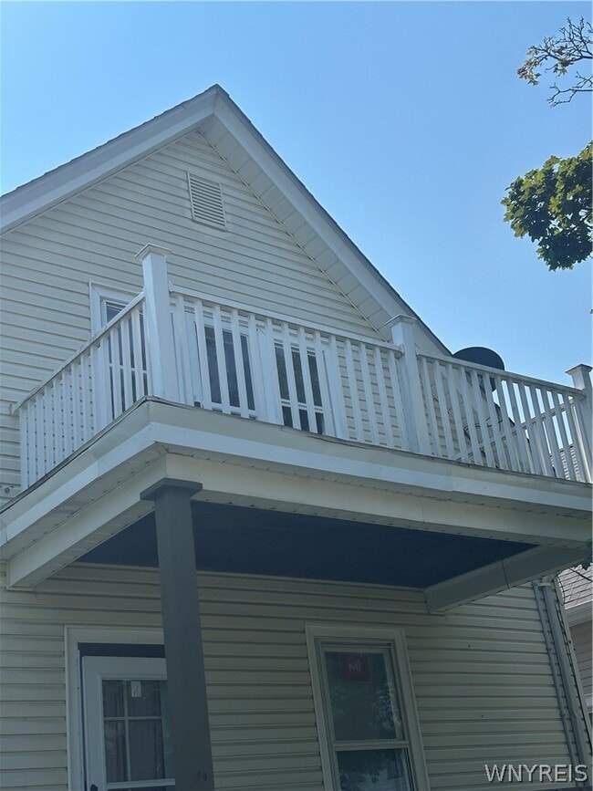Building Photo - 142 Roesch Ave