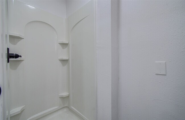 Building Photo - 619 River Plantation Dr