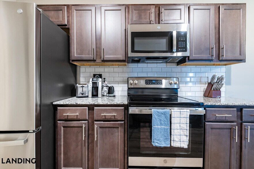 Building Photo - 305 Laredo Dr
