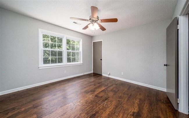Building Photo - 4 bed & 2.5 bath with a pool