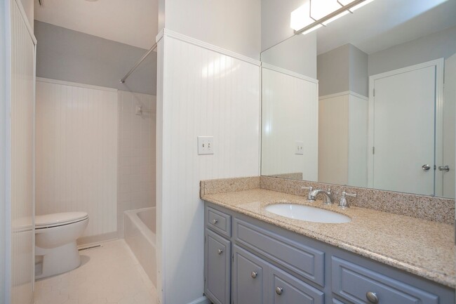 Building Photo - 127 Lakebrink Dr