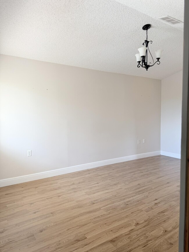 Building Photo - 13206 Glenmoor Dr