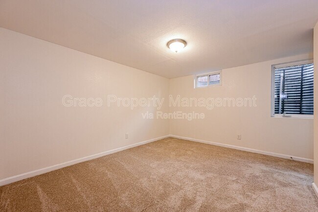 Building Photo - 270 Beryl Way