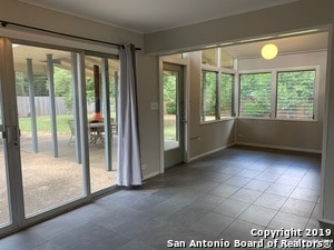 Building Photo - 303 Rilla Vista Dr