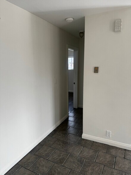 Building Photo - 9506 Ramona St