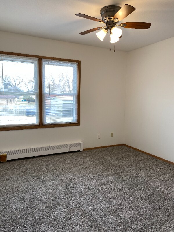 Building Photo - 401 SW Elm St