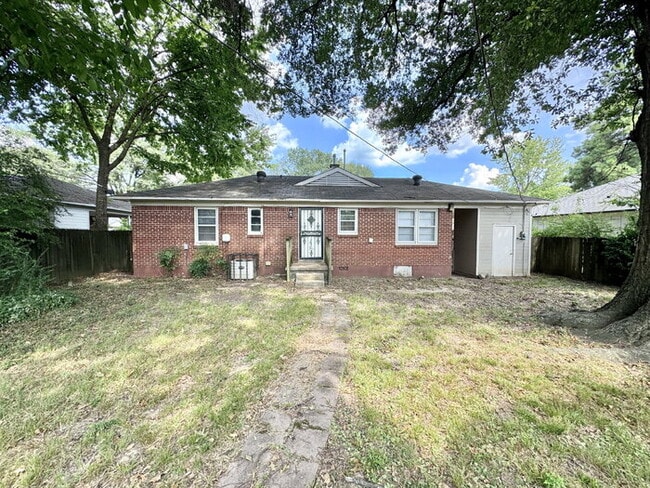 Building Photo - 1761 Cornelia Ln