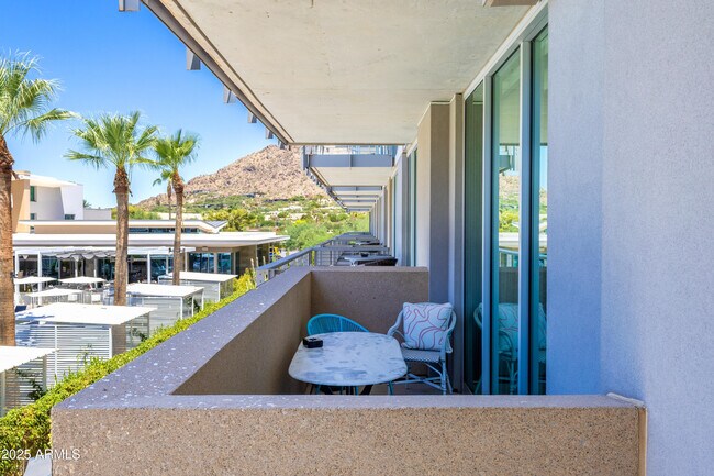 Building Photo - 5455 E Lincoln Dr
