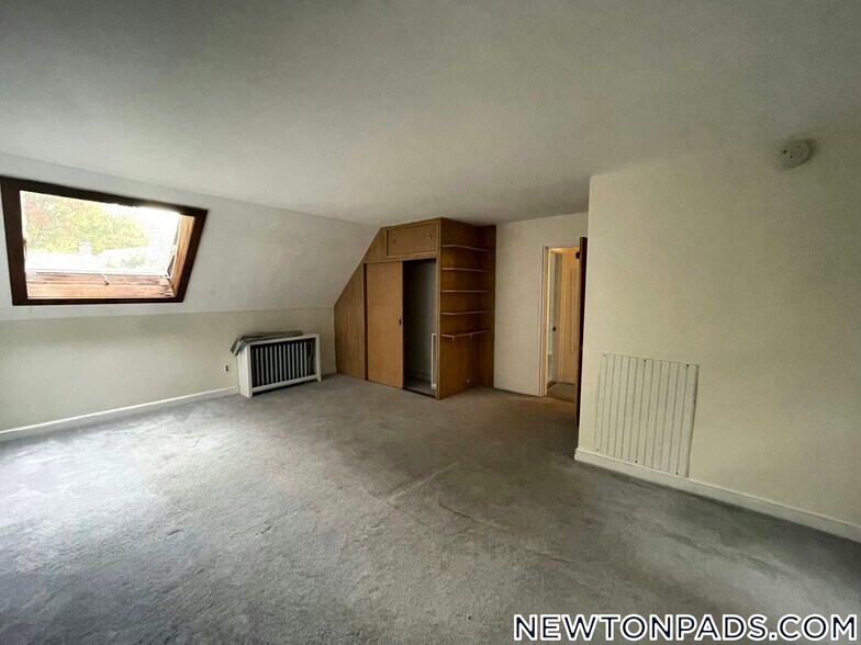 Building Photo - 256 Lowell Ave