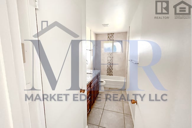 Building Photo - 3Bed/2Bath Apartment at 48th St/Thomas! Move-In Ready on 05/14/2026!--FENCED-IN YARD! NO HOA!