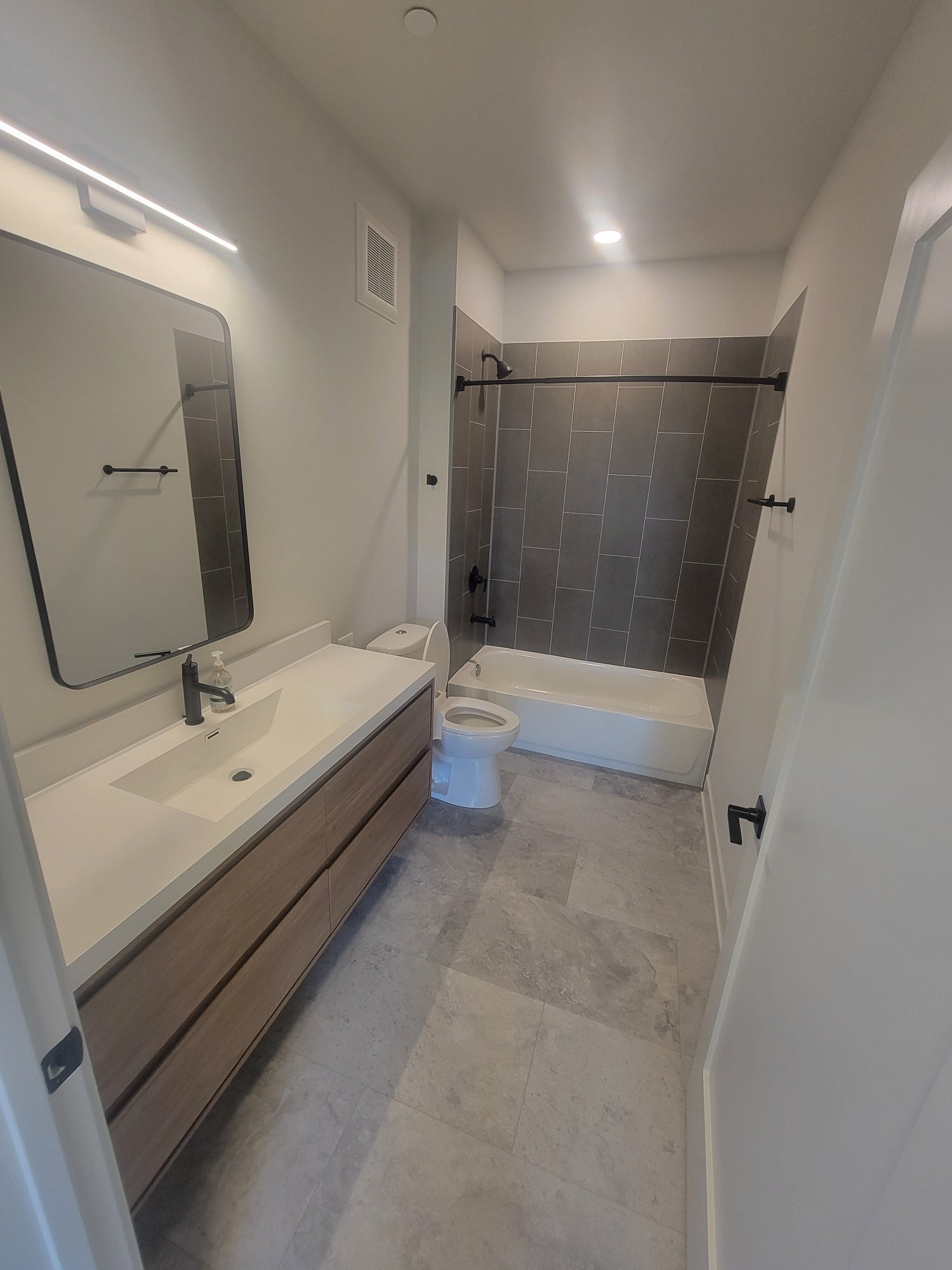 Building Photo - 302 W Liberty Dr