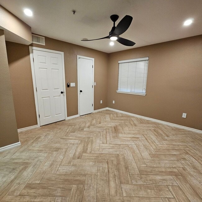 Building Photo - Spacious and Upgraded 2 Bedroom 2 Bath Pet...