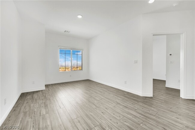 Building Photo - 600 N Carriage Hill Dr