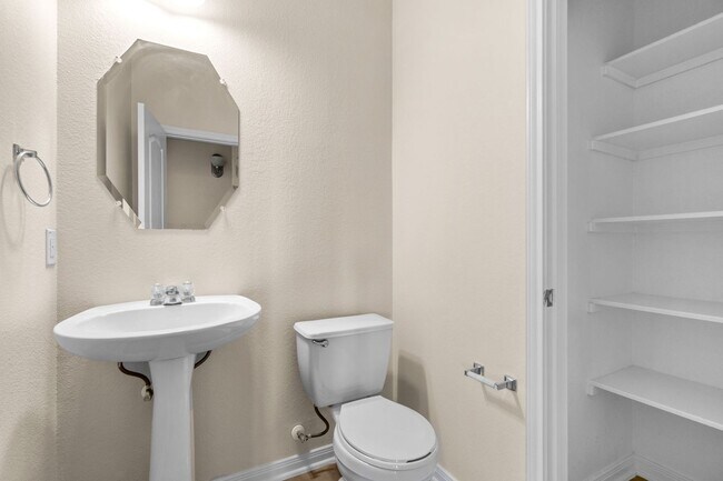 Building Photo - Sweson Farm Charmer!!!