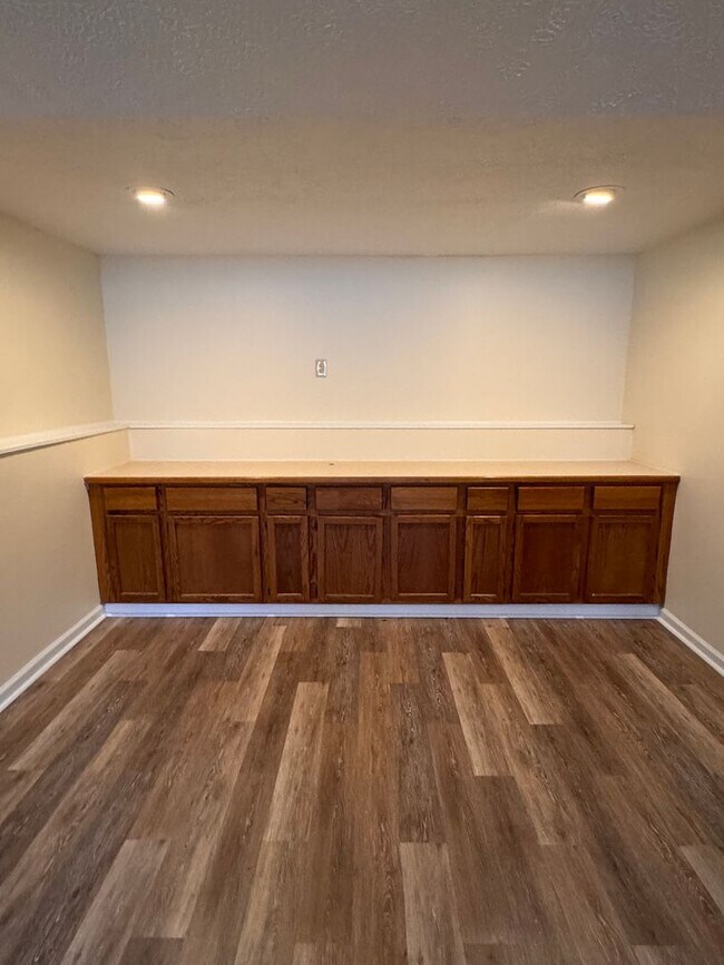 Building Photo - 300 Pegotty Ct NE