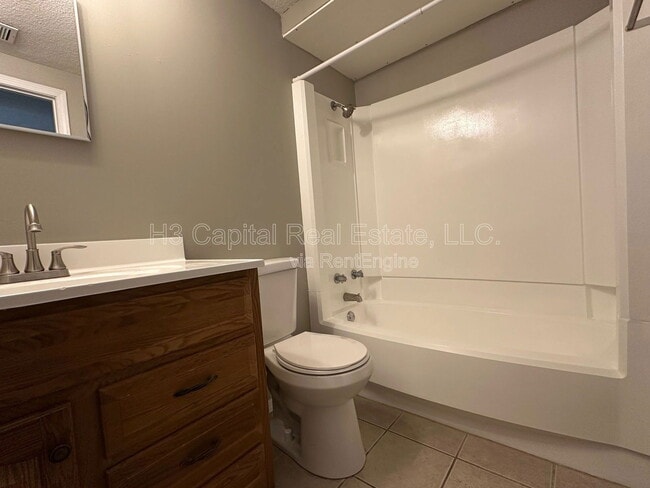 Building Photo - 102 Woodhenge Dr