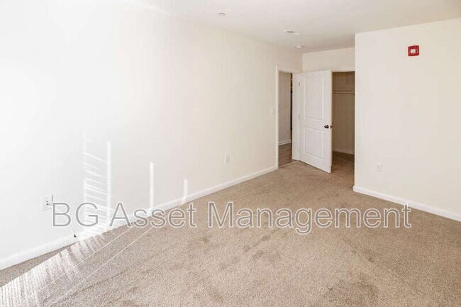 Building Photo - 1459 MacArthur Blvd