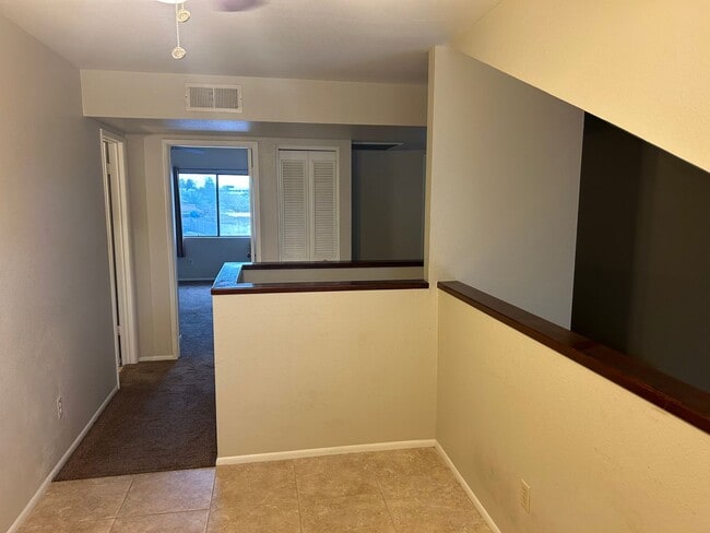 Building Photo - 2 bed + Bonus Room/Loft and 2 car garage