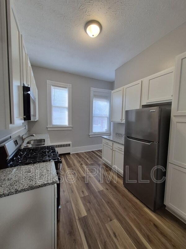 Building Photo - 638-640-640 6th Ave