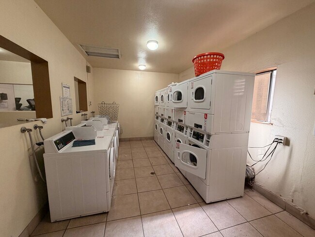 Building Photo - 2 Bed, 2 Bath Fullerton Condo For Rent w/ ...