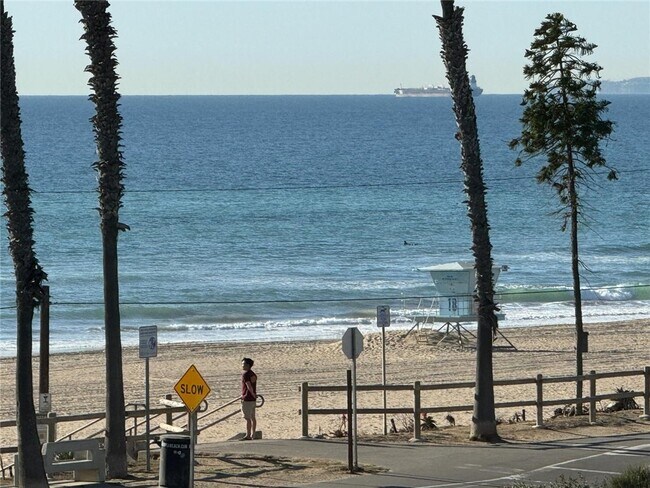 Building Photo - 1516 Pacific Coast Hwy