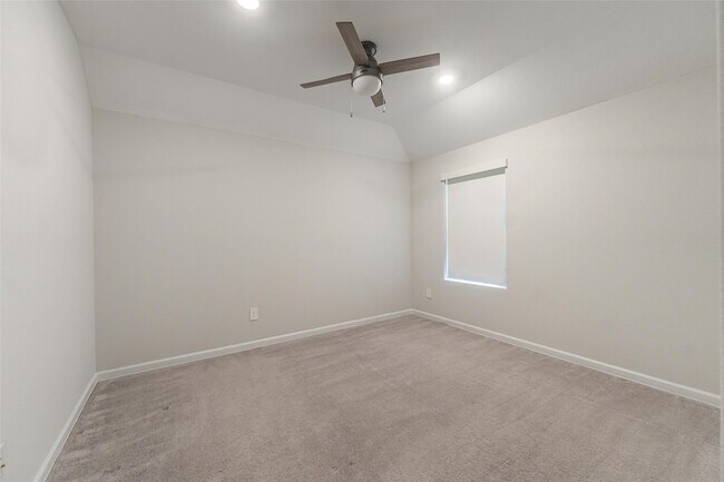 Building Photo - 2123 Rosewood Pnes Ln