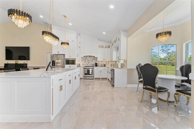 Building Photo - 2832 Rodeo Dr