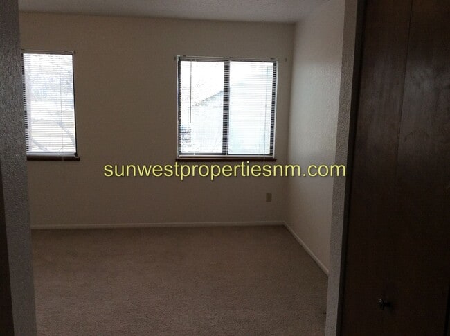 Building Photo - 3 Bed, 2.5 bath Condo