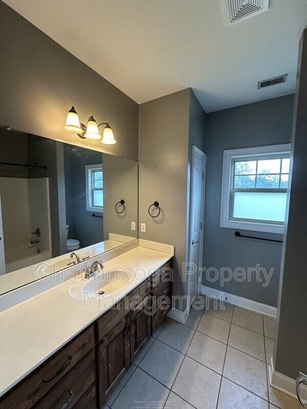 Building Photo - 9936 Falcon Crest Dr