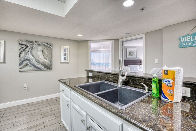 Building Photo - Oceanview Retreat at the Beach