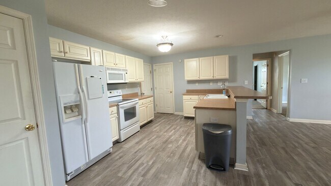 Building Photo - 3221 Kildaire Dr