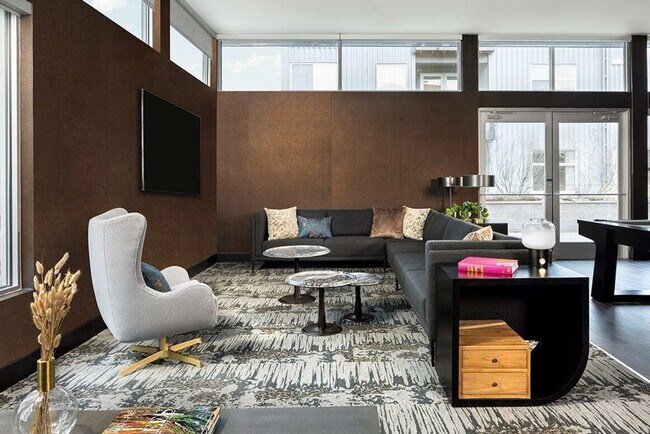 Building Photo - 350 S Jackson St