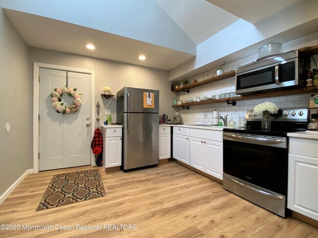 Building Photo - 809 16th Ave