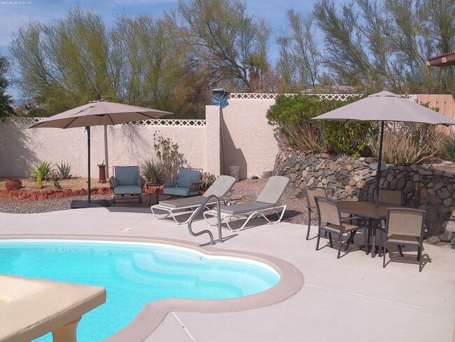 Building Photo - Entertainers Delight Beautiful Pool home Available May 12 to Sept 15, 2026