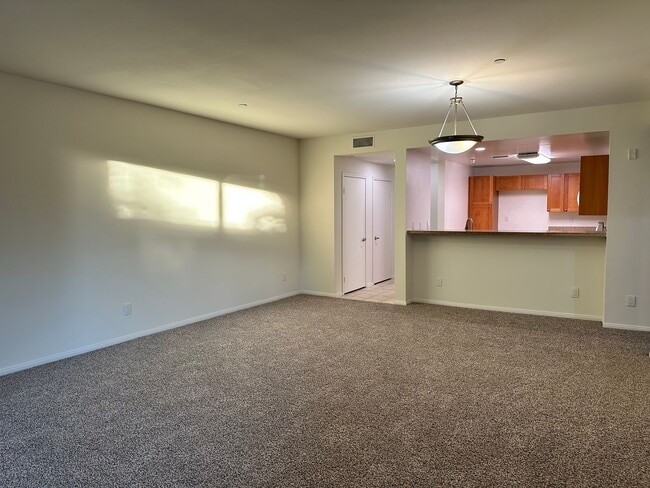 Building Photo - Spacious 2bed2bath Newly Renovated condo, Ready got Move In! adjacent to Warner Center/Woodland H...