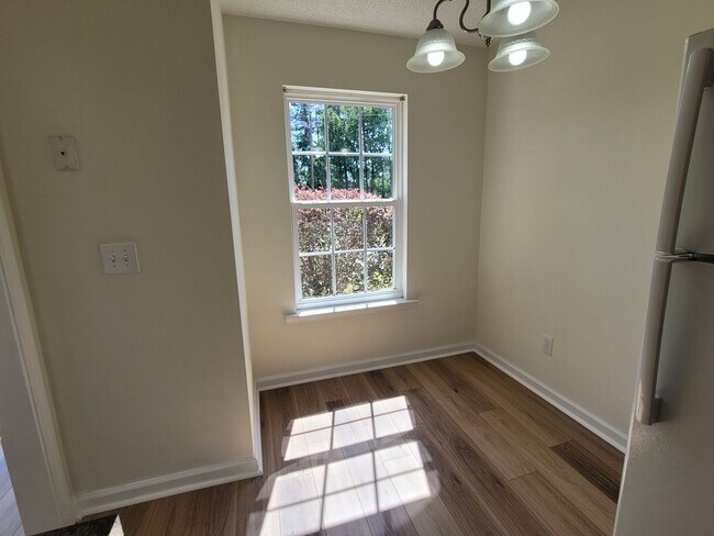 Building Photo - 1852 Horseshoe Dr