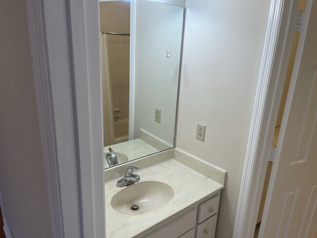 Building Photo - 2629 Blakemore Ave