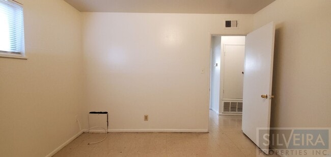 Building Photo - Three Bedroom Home In Santa Maria!