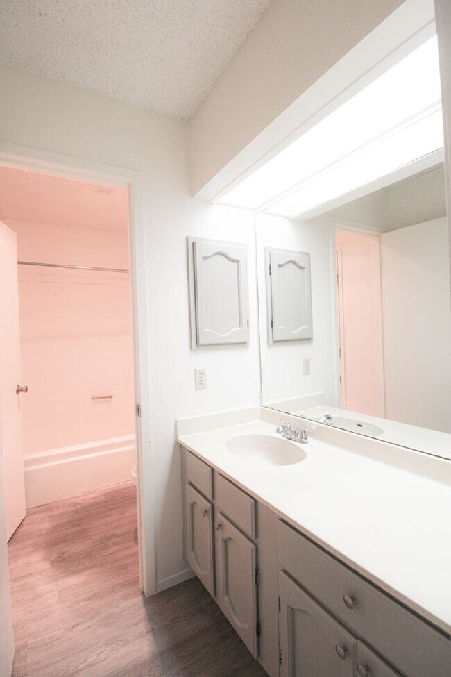 Building Photo - 1327 Julienne Pl