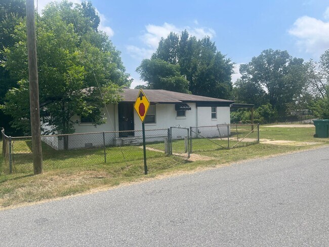 Building Photo - 4 Br 2 Bath Home for rent in NLR