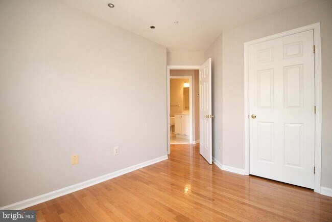 Building Photo - 10137 Treble Ct