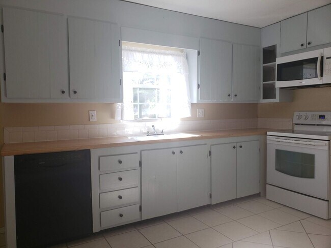 Building Photo - 3/2 Rental In NE Ocala