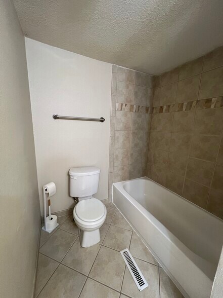 Bathroom two attached to bedroom - 5130 Clay St